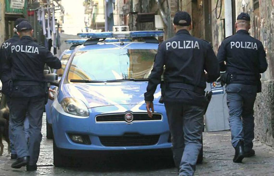 Aggredisce dipendenti di un albergo e poliziotti, arrestato 27enne