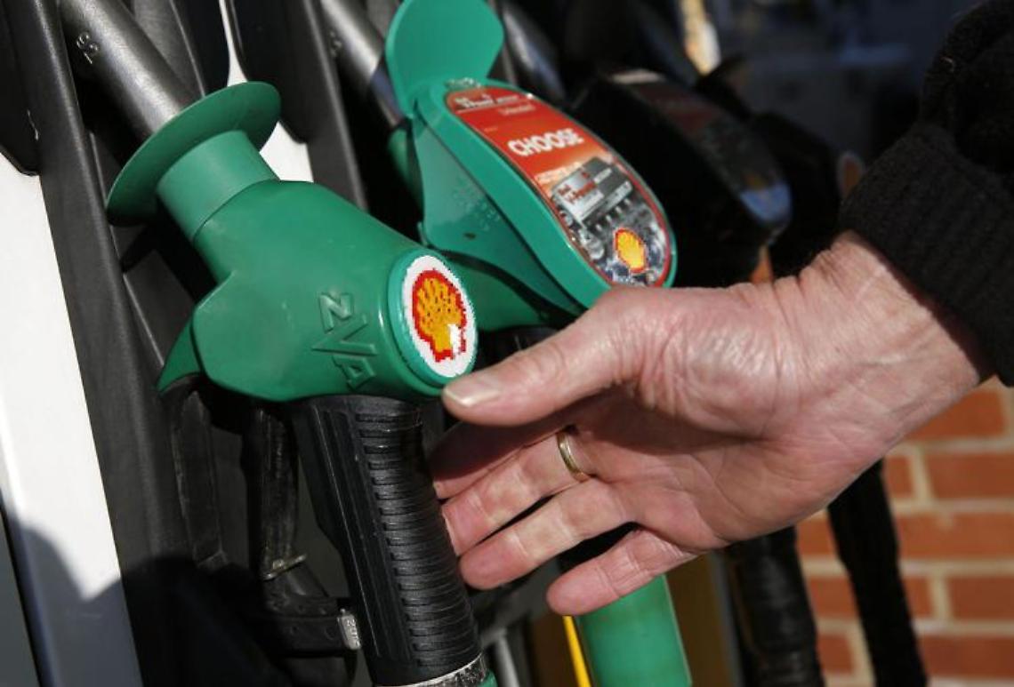 Carburanti, continua corsa prezzi: in autostrada diesel oltre 2 euro