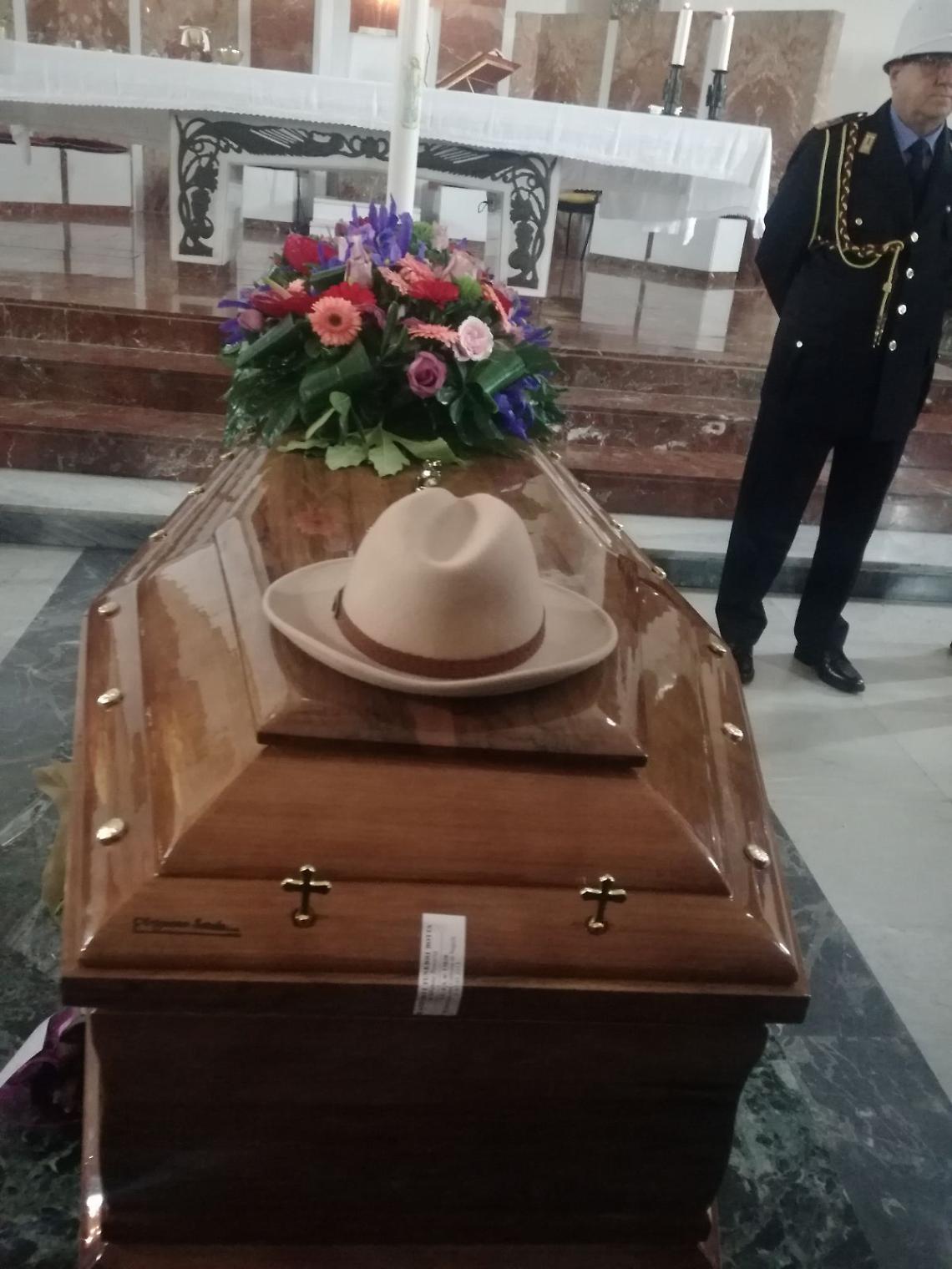 Applausi per l'addio a Luigi Necco, il giornalista che amava Napoli