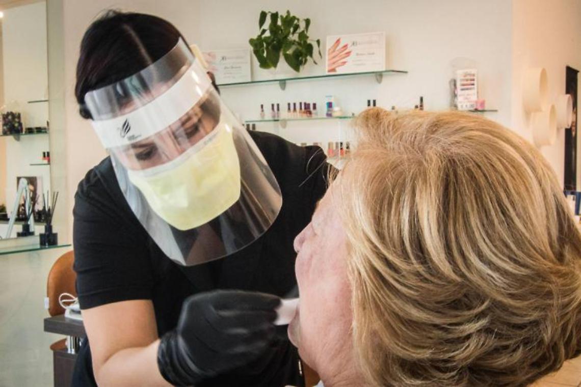 Assalto a parrucchieri e centri estetici: da domani tutto chiuso 