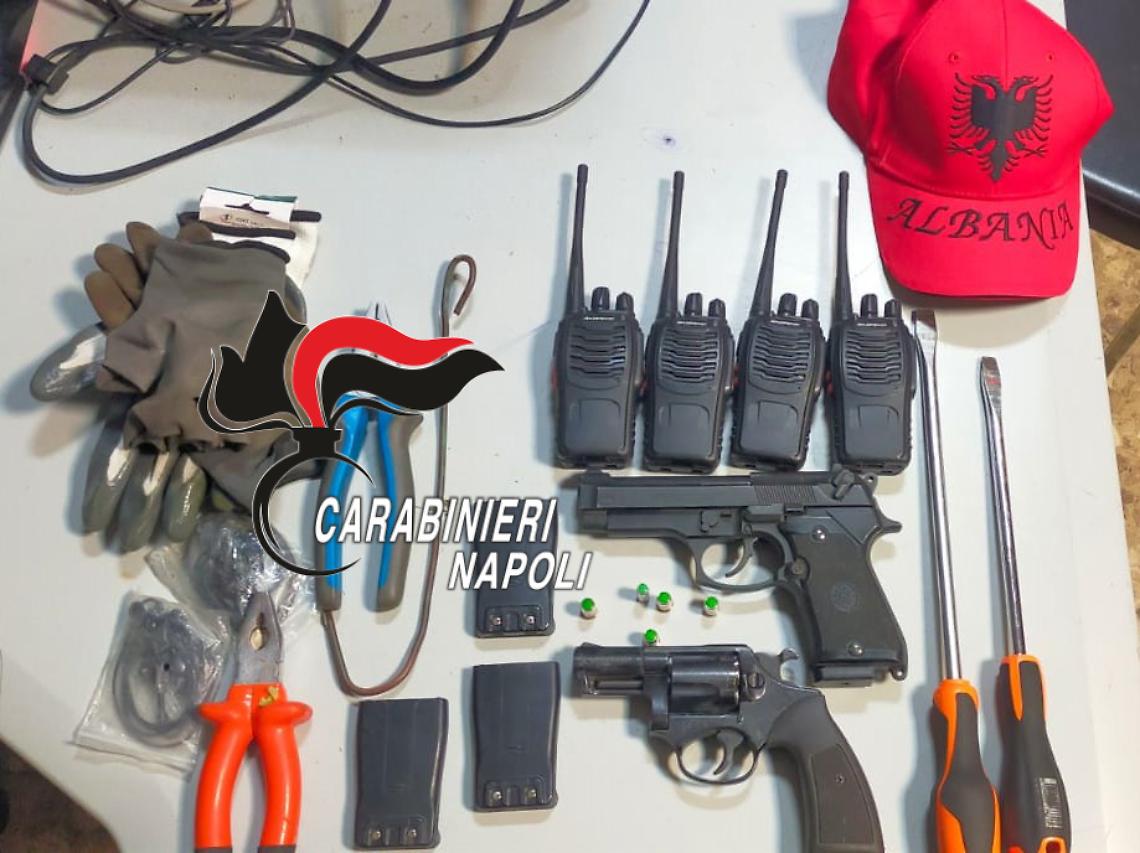 Kit del rapinatore in auto, indagini in corso