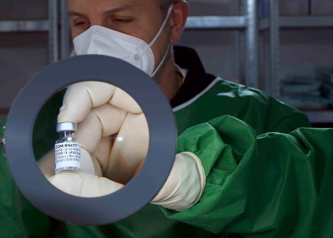 Salerno, distribuiti vaccini a medici per somministrazione a domicilio