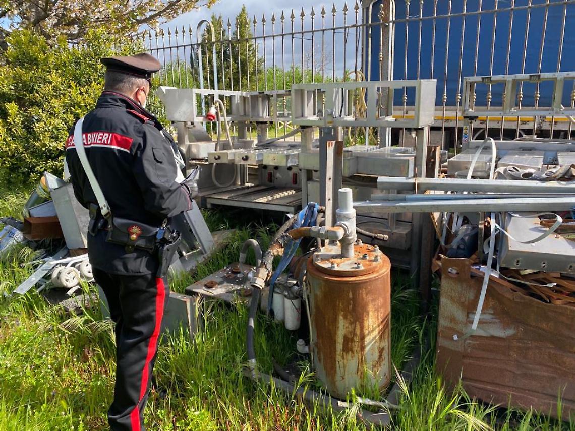 Discarica abusiva a Scisciano, tra rifiuti anche un bancomat: 2 denunce