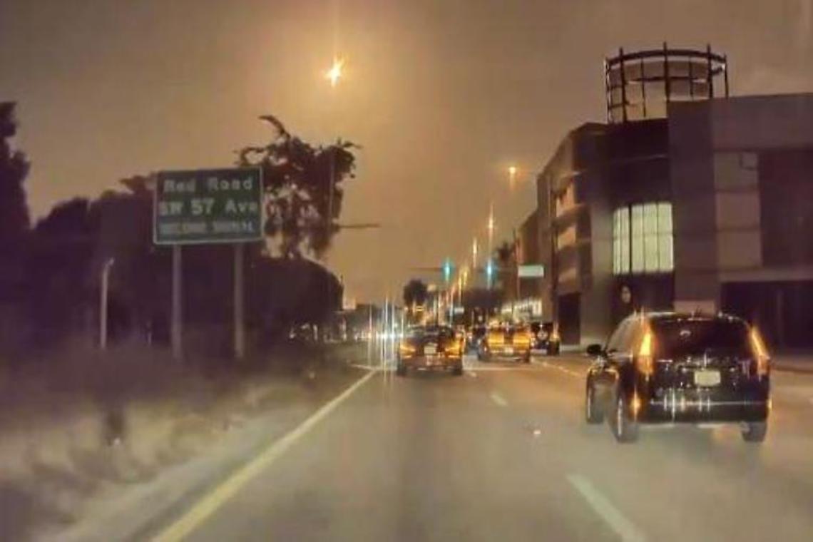 Meteorite "esplode" nel cielo, l'incredibile video dell'automobilista 