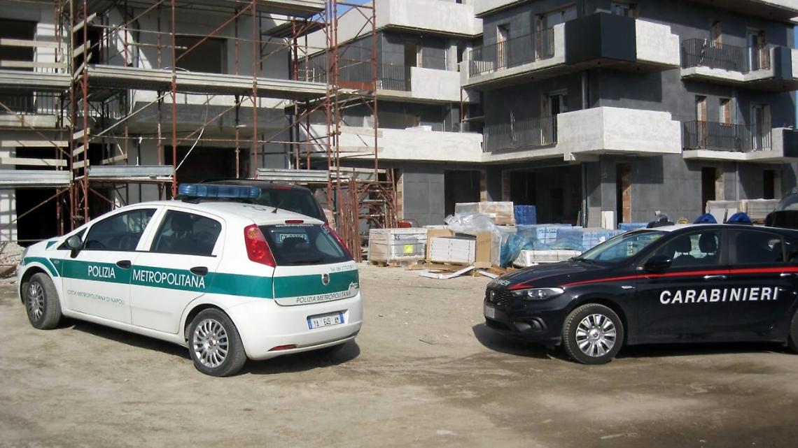 Lavori in un complesso edilizio a Nola, scatta il sequestro