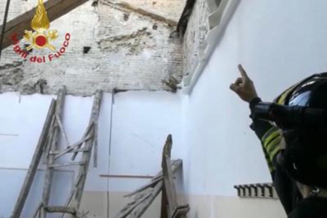 Fermo, crolla tetto istituto tecnico