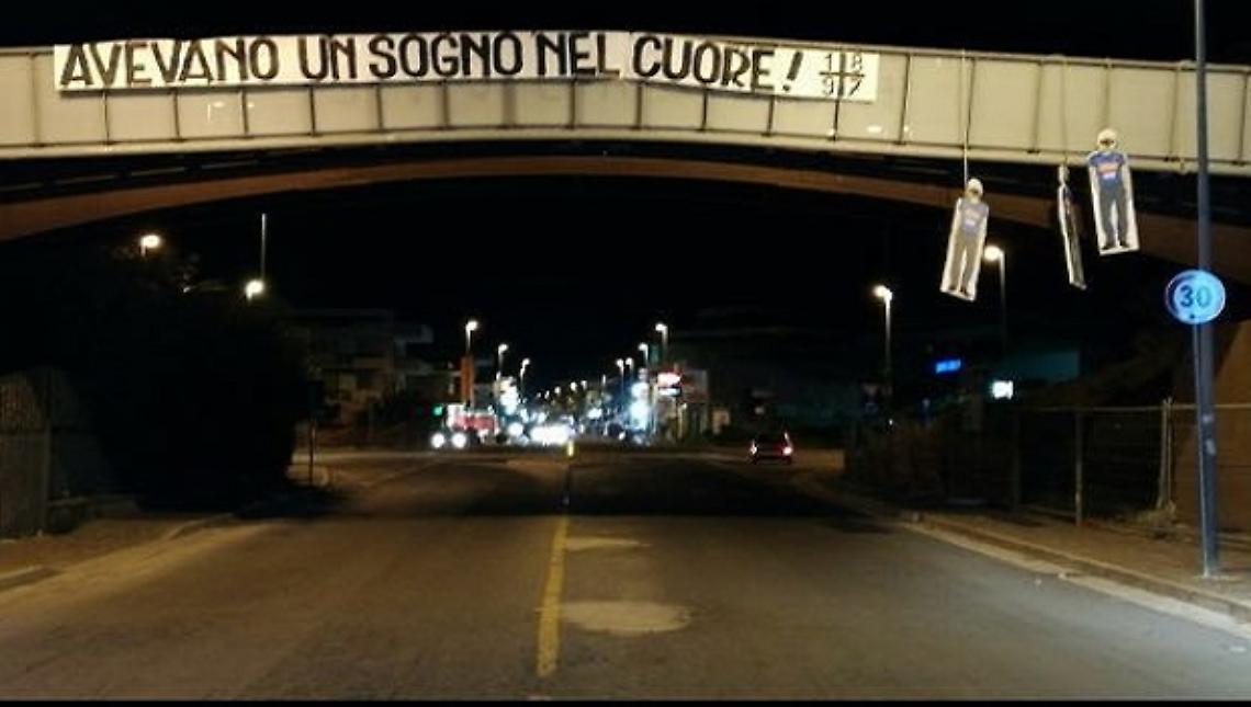 Manichini del Napoli impiccati a Mondragone