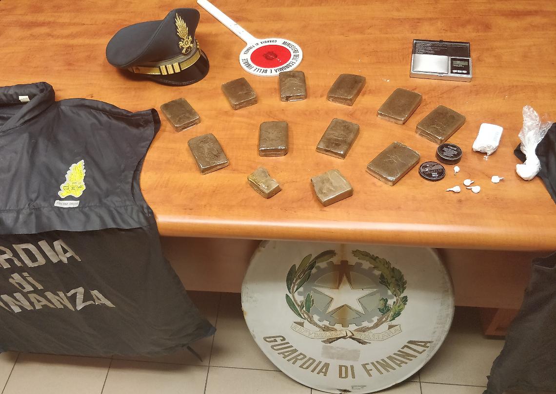 Hashish, coca e piante di canapa: in manette pregiudicato di Pozzuoli