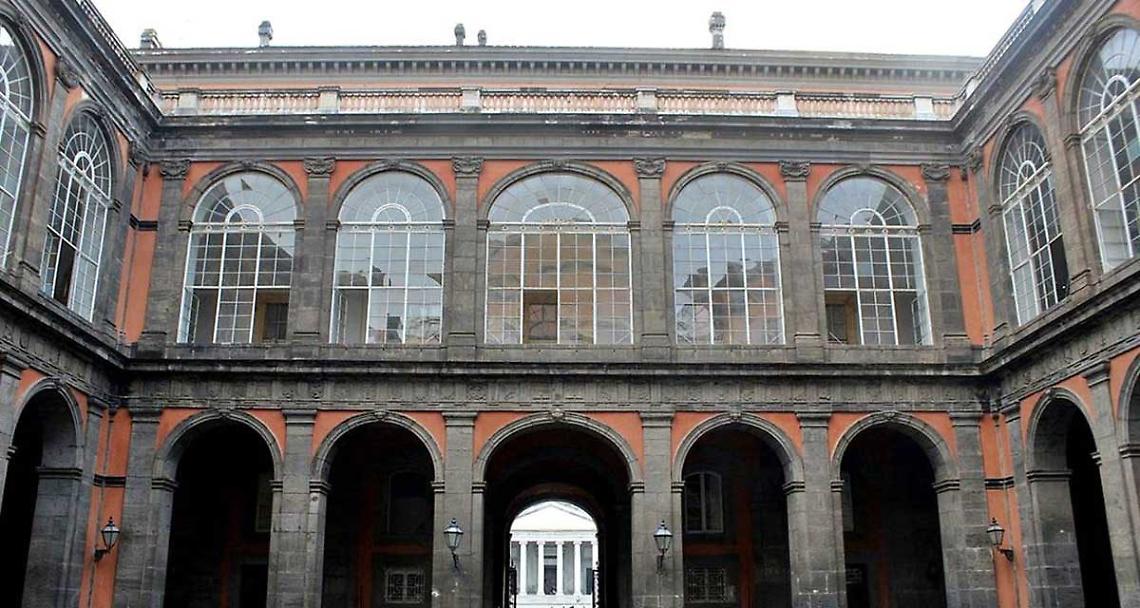 Parcheggio abusivo, sequestrato l’ex galoppatoio di Palazzo Reale