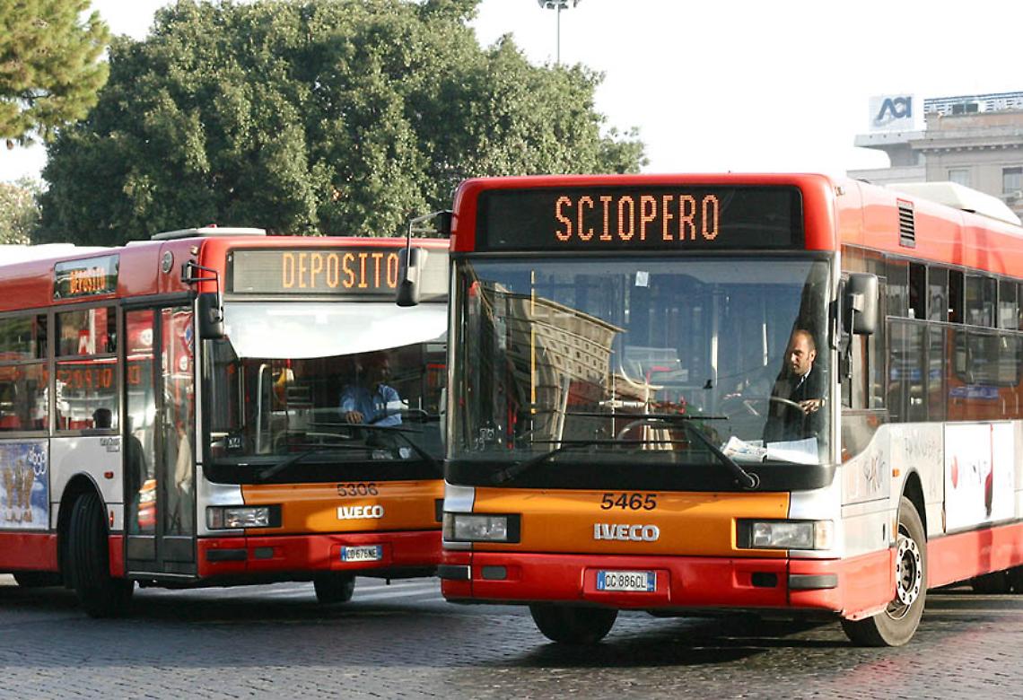 Sciopero dei trasporti: fermi bus, funicolari e metro linea 1