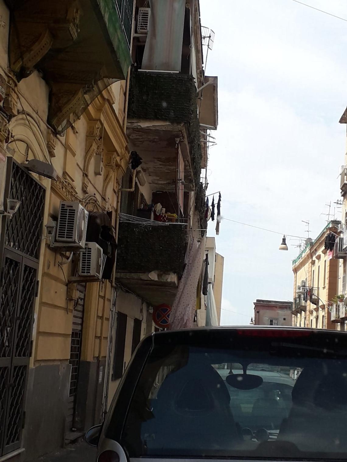 Palazzo occupato abusivamente: è scontro
