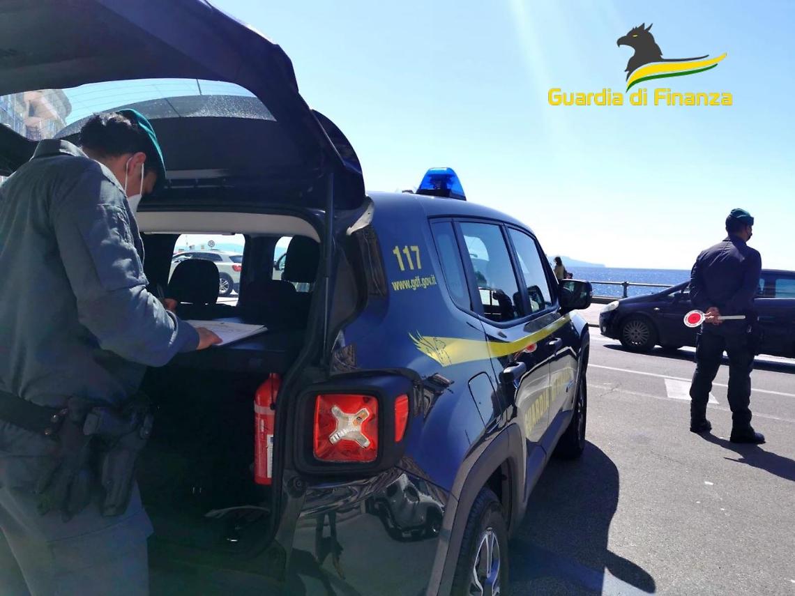 Resistenza e sigarette di contrabbando, 4 arresti a Napoli