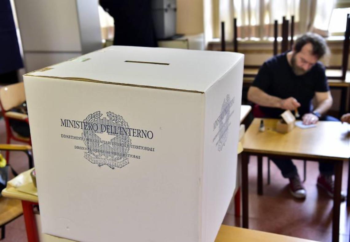 Elezioni, urne aperte in 18 comuni del Napoletano