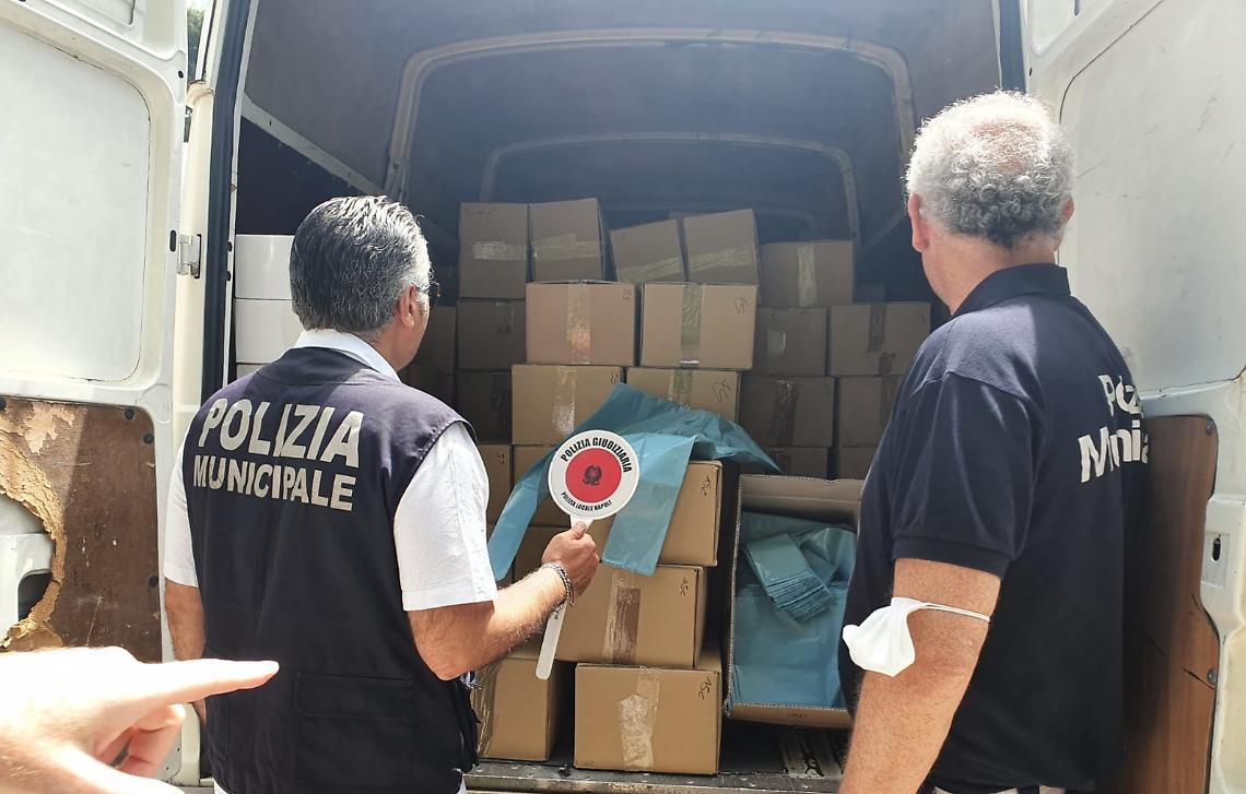 Sequestrate a Napoli oltre 3 tonnellate di buste di plastica illegali