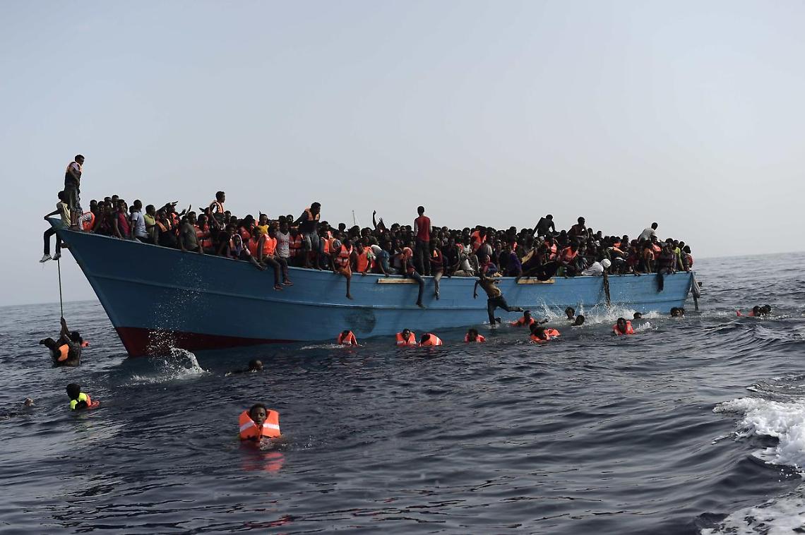 Migranti, 11 positivi al Covid tra i 60 sbarcati a Pozzallo