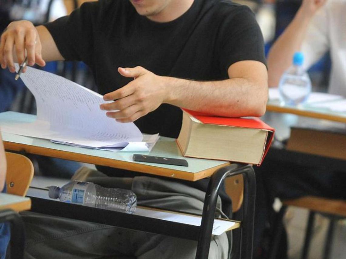 Scuola, nuovo contratto: aumento stipendio 124 euro per insegnanti