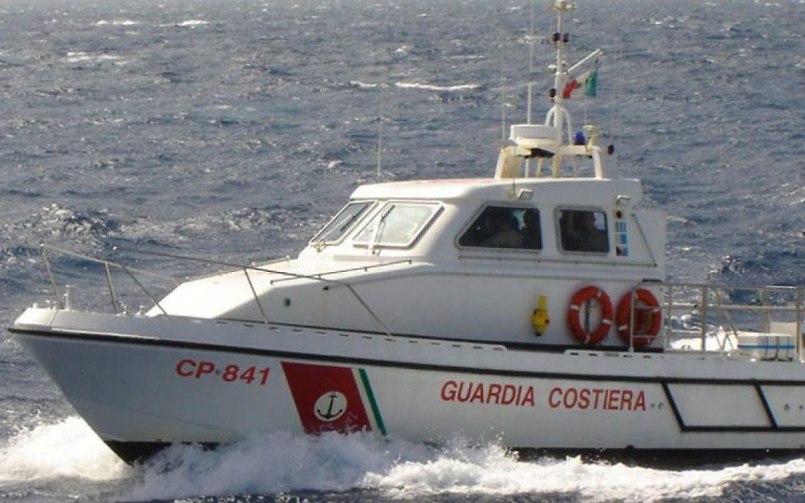 Motoscafo travolge e affonda barca da pesca