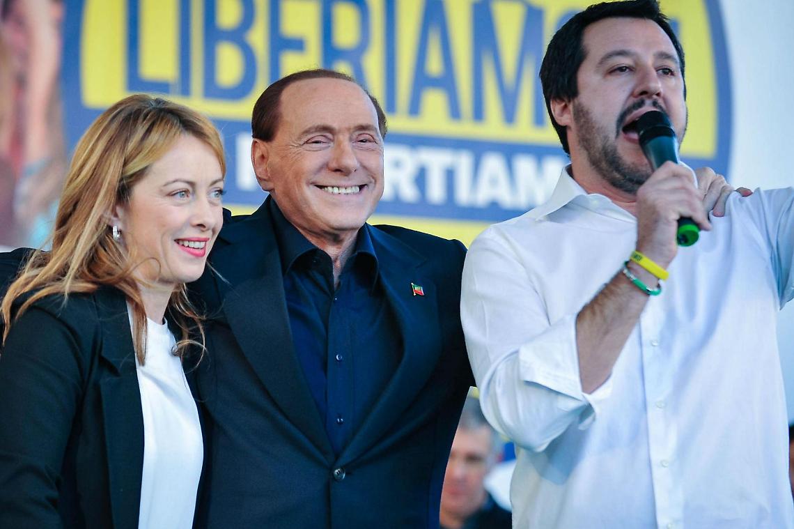 Sondaggio: centrodestra avanti di 15 punti