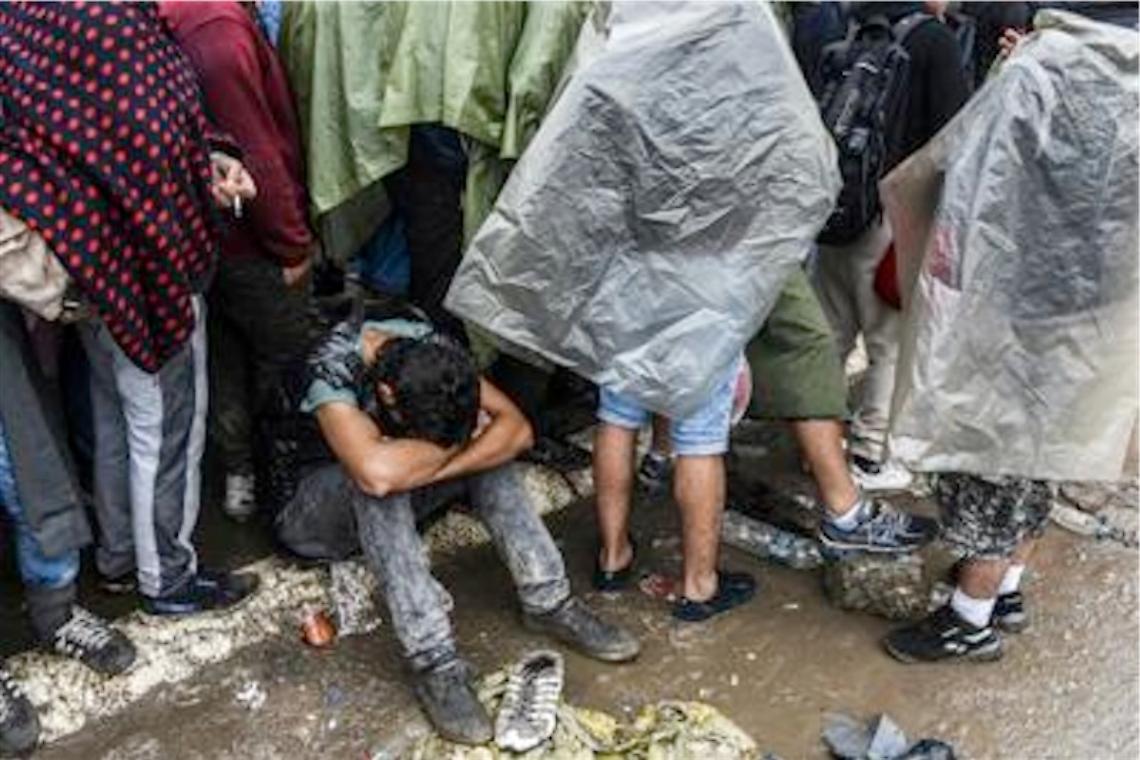 Immigrati, ok Ue a intercettare <br>i barconi