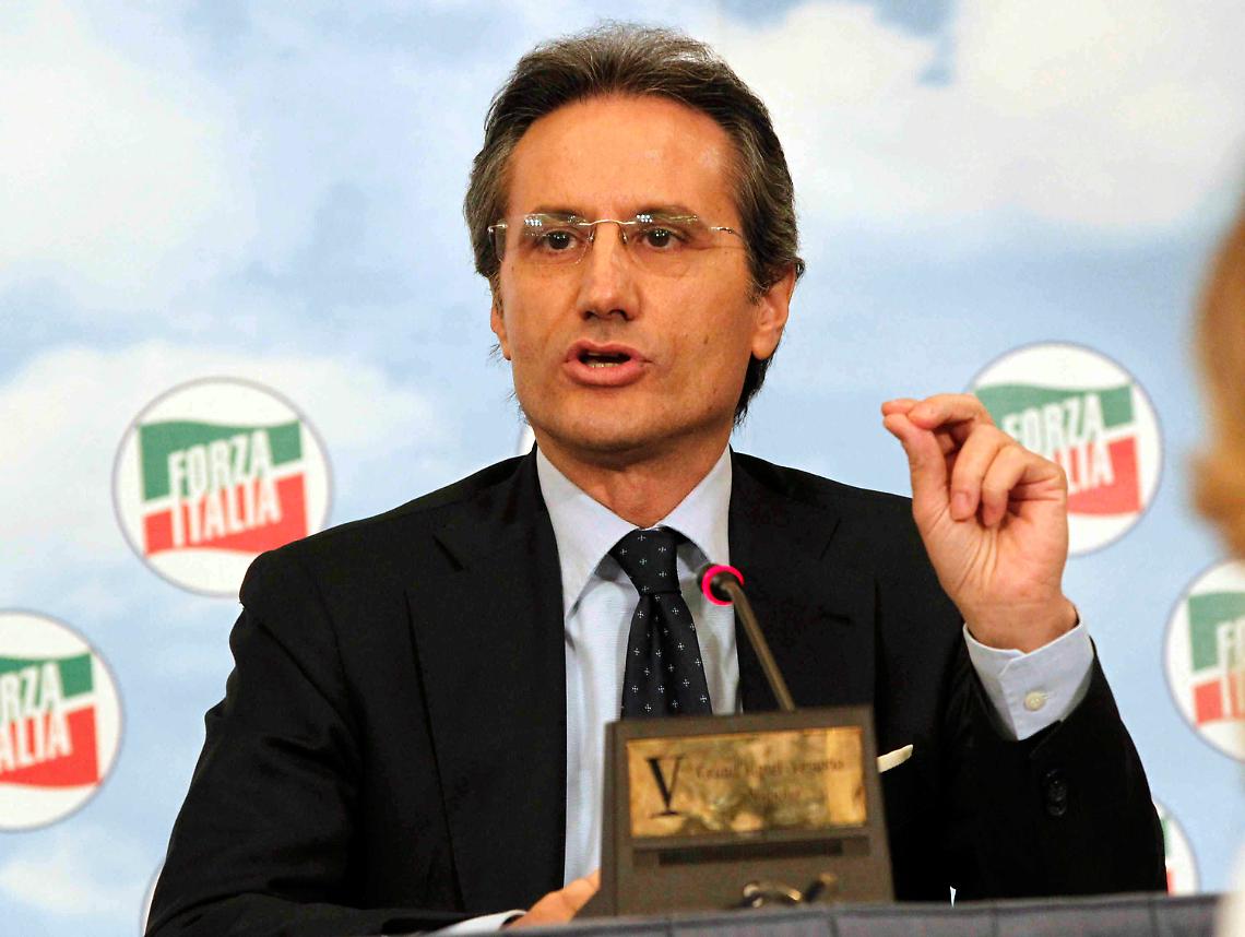 Regionali, Caldoro: «Con il centrodestra unito non c'è partita»