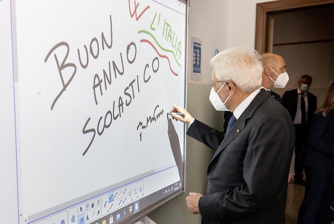 Scuola, Mattarella: «Sfida decisiva per ripartenza»