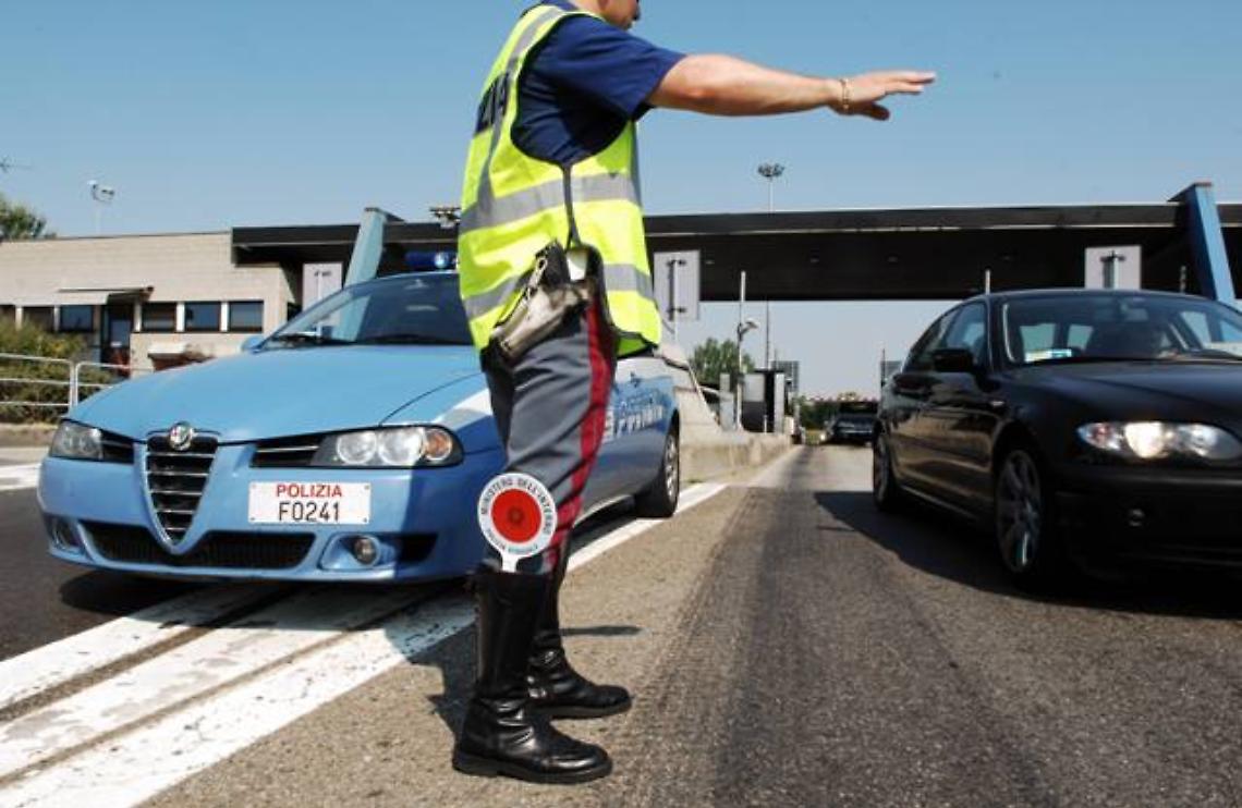 Polstrada choc, 13 agenti sospesi per concussione