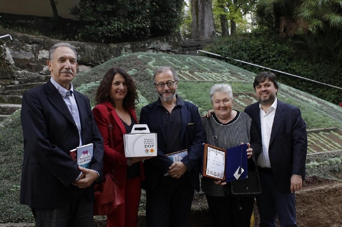 “Ti racconto una bufala", scrittrice misteriosa vince il contest letterario sulla mozzarella dop