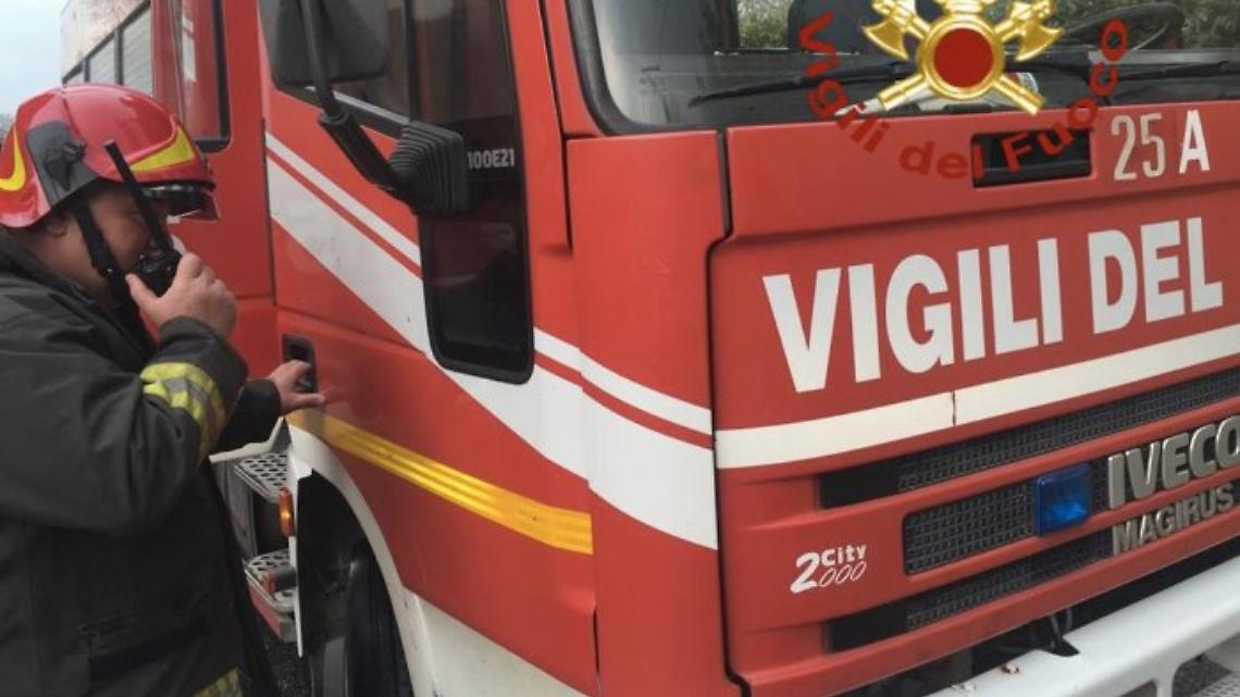 Palazzo pericolante, famiglie evacuate a Salerno