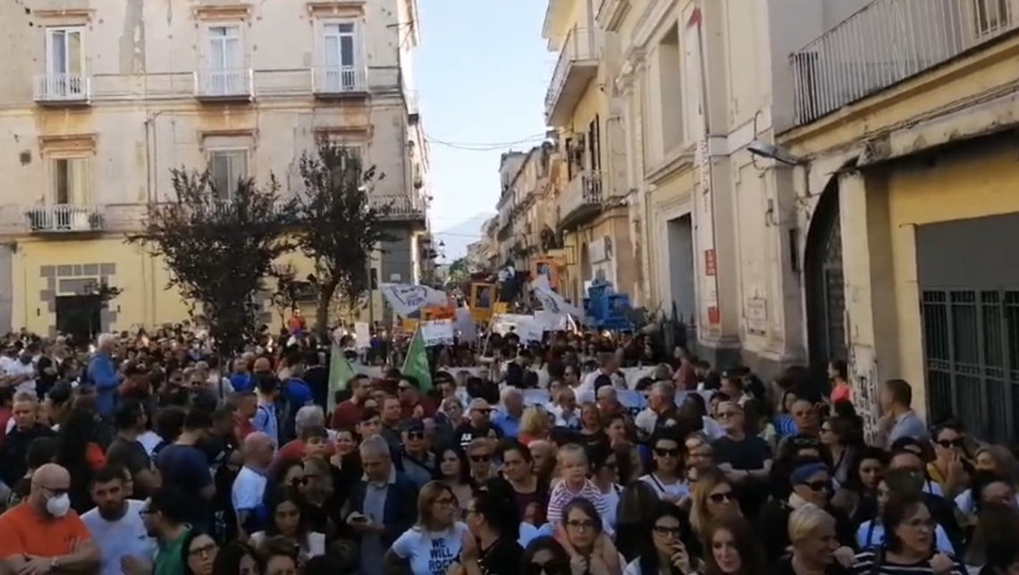 Acerra, in migliaia in corteo contro la quarta linea del termovalorizzatore