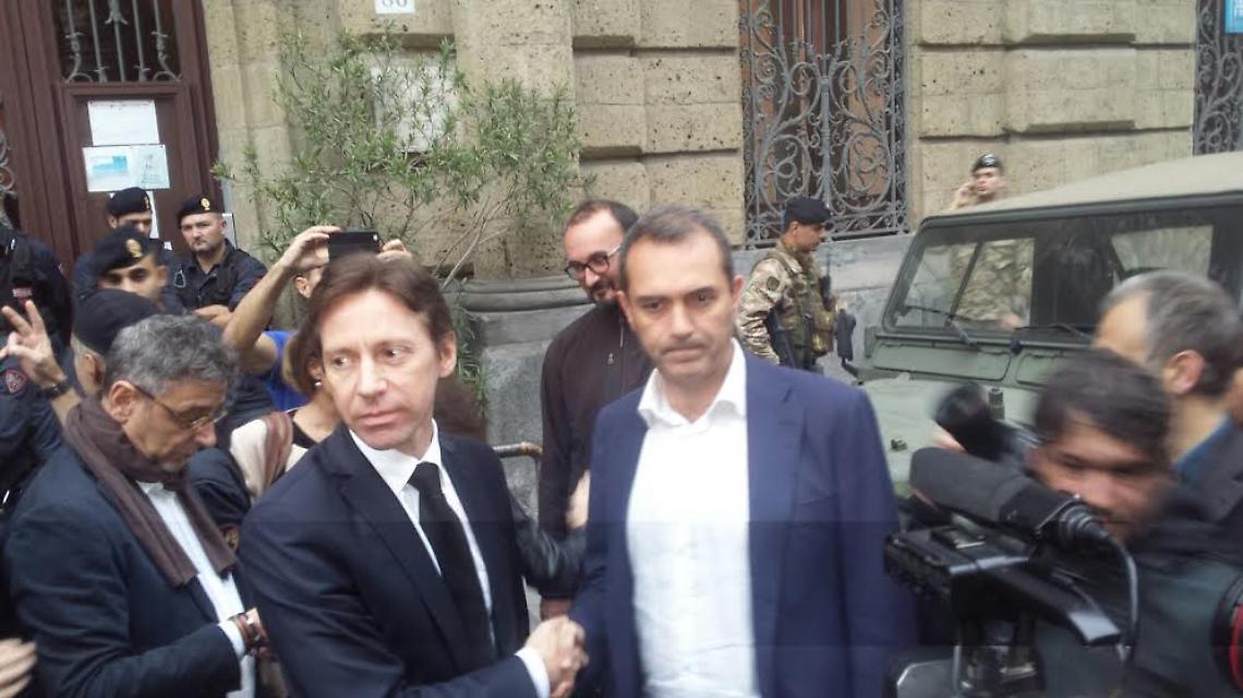 «Napoli è con la Francia». <br> Bandiere a mezz'asta al Grenoble. <br> Rafforzate misure di sicurezza