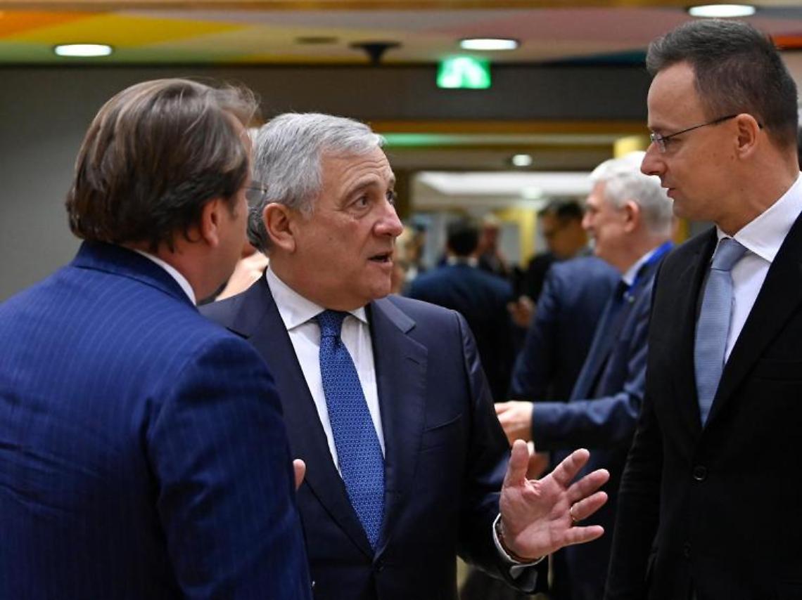 Migranti e Ong, Tajani: «Un conto è soccorso, un altro l'appuntamento in mare»