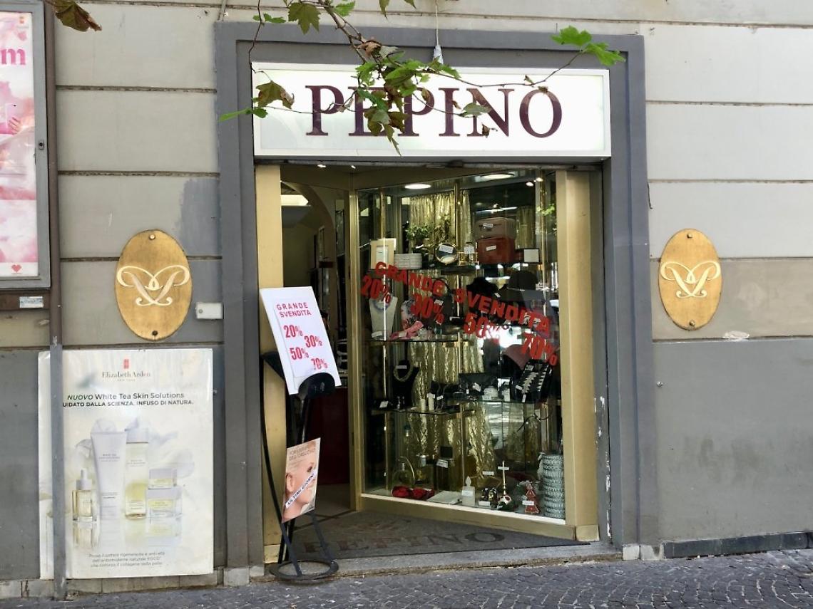 Vomero sempre più snaturato, chiude anche la profumeria Pepino