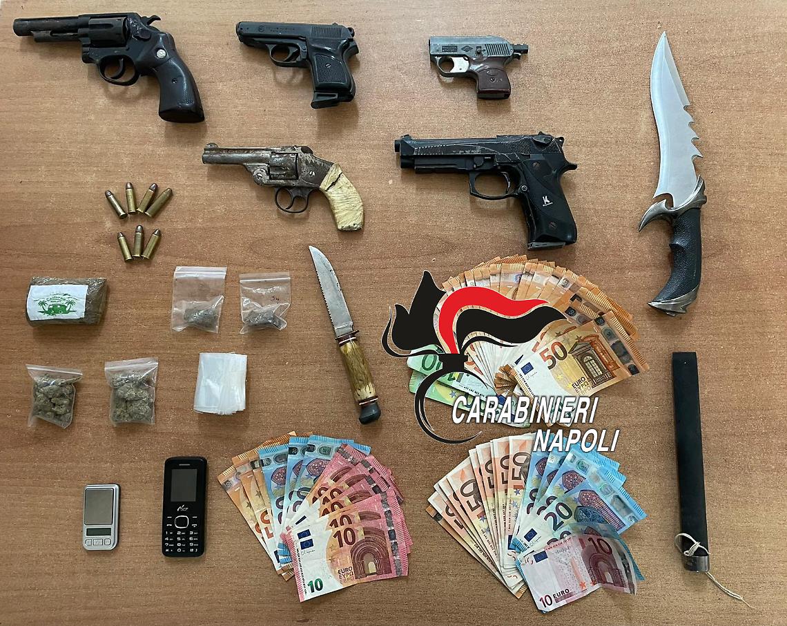 Trovato con armi e droga, arrestato 22enne