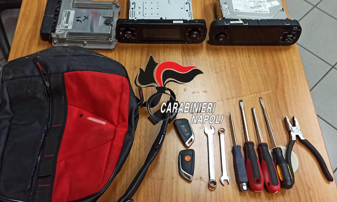 Trovati kit per il furto e 8mila euro in contanti