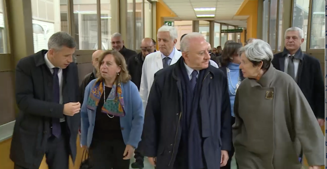 De Luca al Governo: servono altri 4mila dipendenti per la sanità