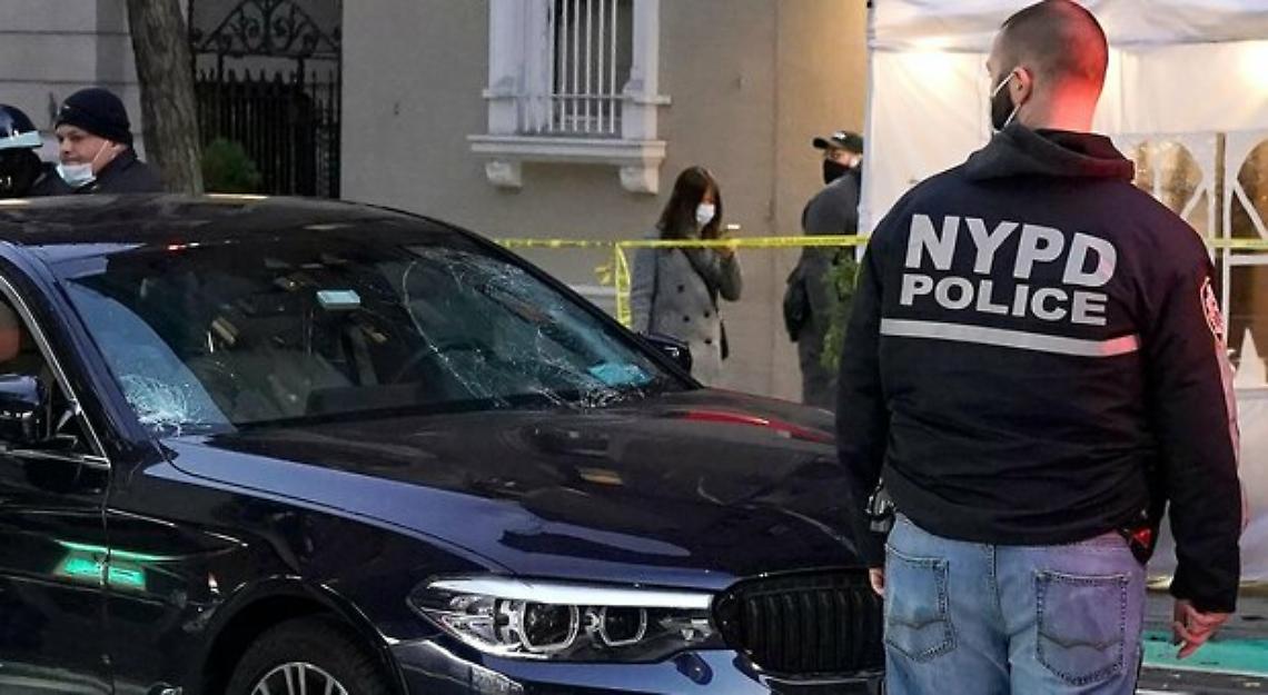 Spari a Manhattan, uomo armato ferito gravemente