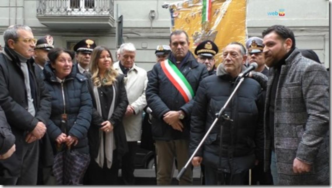 Largo a Chiaia intitolato a Maurizio Estate