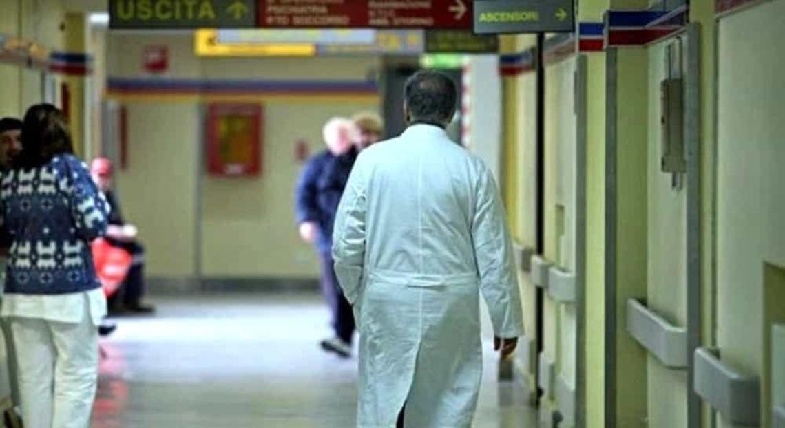 Non lo visitano senza prenotazione, aggredisce medico Cto