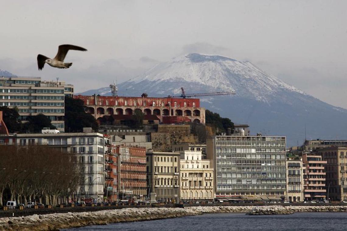 Maltempo, neve in Campania: Vesuvio imbiancato