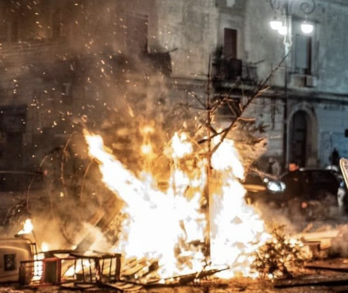 Fal&ograve; di Sant'Antonio, cataste di legno a fuoco