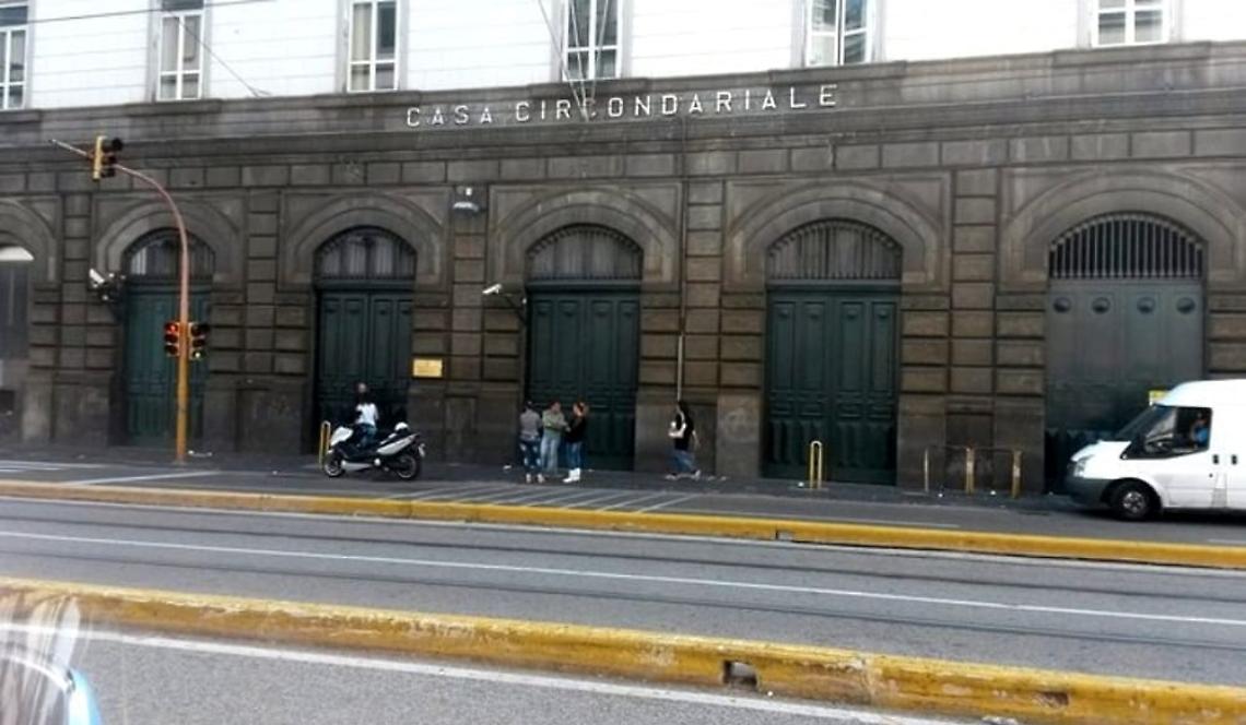 Poggioreale, detenuti in rivolta: oltre 100 agenti penitenziari costretti a intervenire