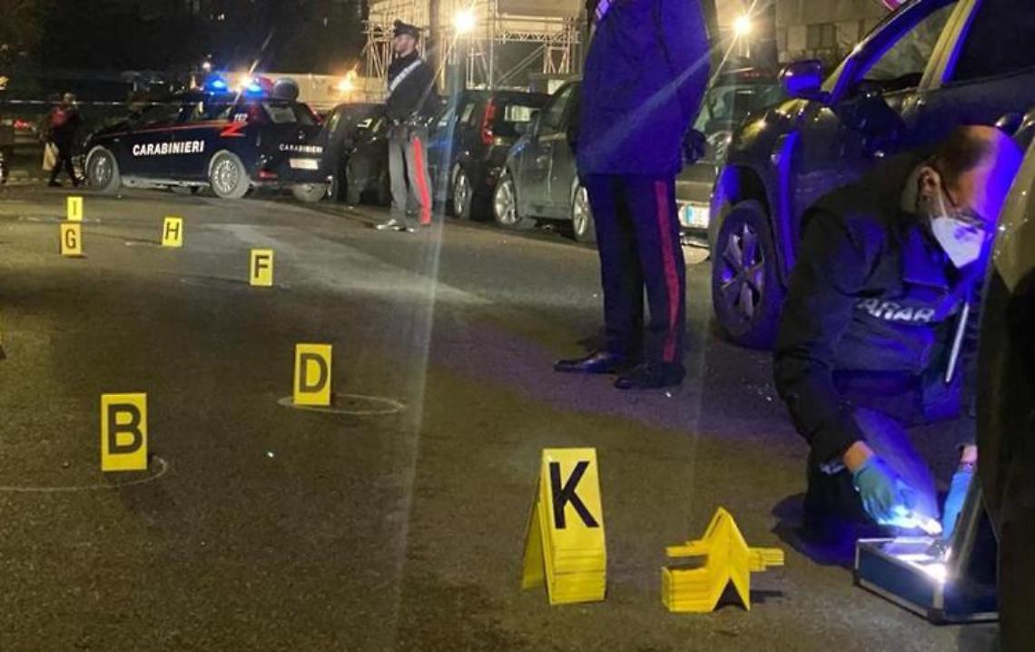 Roma, agguato in strada a Corviale: un morto e un ferito