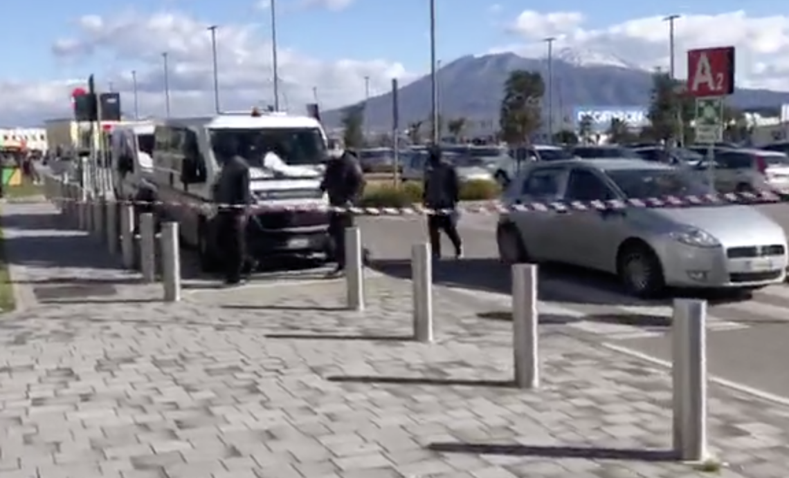 Assalto a portavalori, esplosi colpi di pistola: bottino 42mila euro