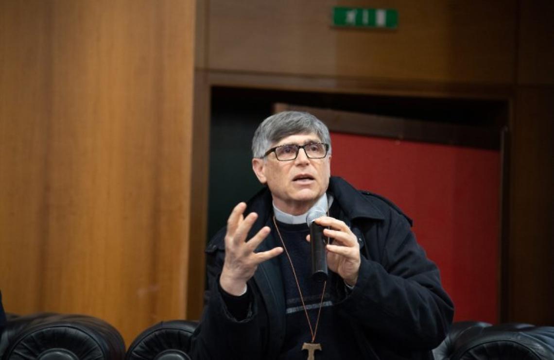 Don Patriciello: «Bomba contro di me? Li perdono e prego per loro»