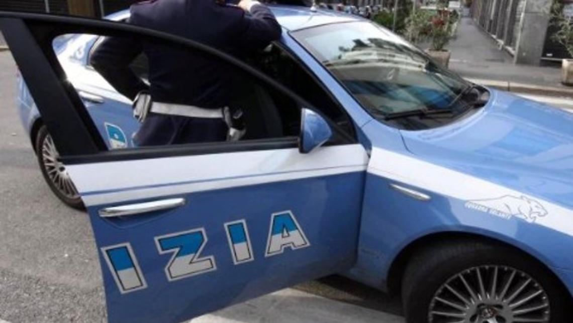 Torre del Greco, rubano dalle auto in sosta: presi