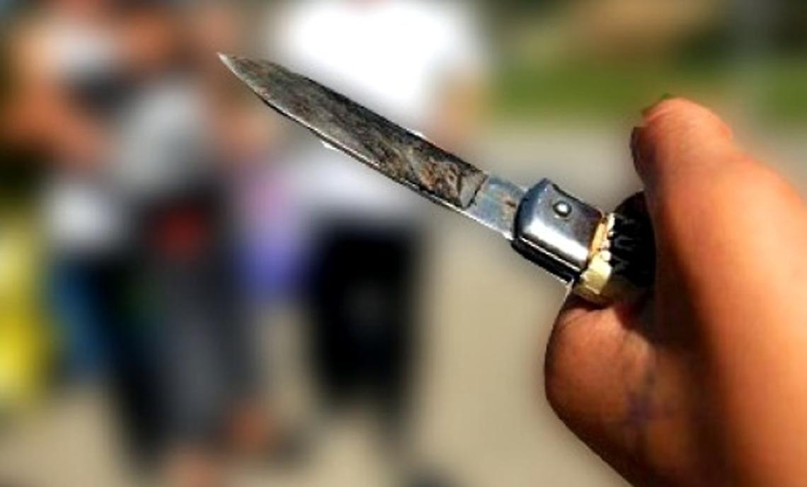 Giugliano, minaccia la madre con un coltello per 20 euro