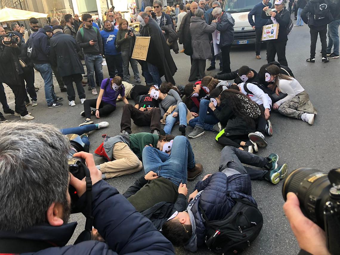 Friday for future, anche a Napoli migliaia di studenti in piazza per l'ambiente
