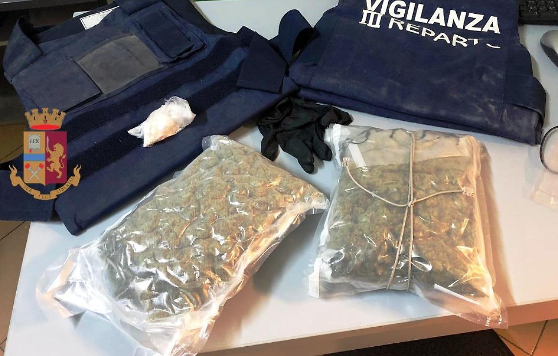 Quartieri Spagnoli, polizia arresta 26enne e sequestra un chilo di marijuana