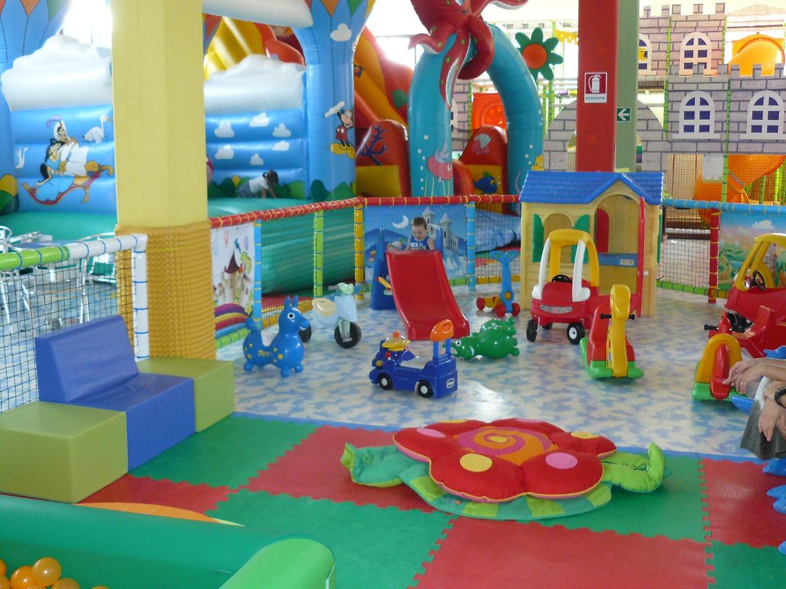 Feste abusive per bambini, denunciato titolare di ludoteca