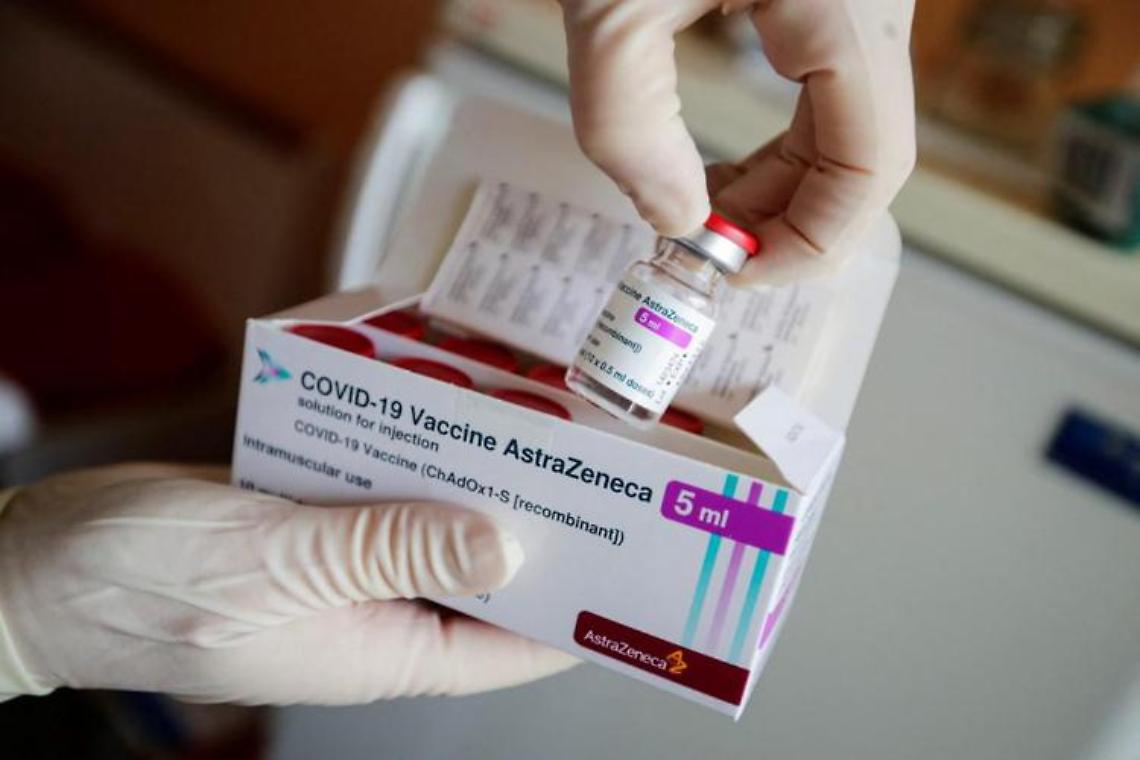 AstraZeneca, Ema: «Benefici vaccino superano rischi»